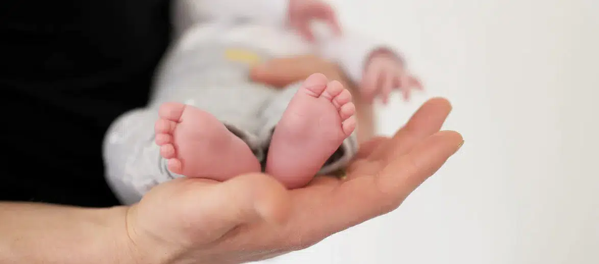Yeni Doğan Bebek Ne Zaman ve Nasıl Uyandırılmalı? Uzmanlara Göre En Etkili Yöntemler