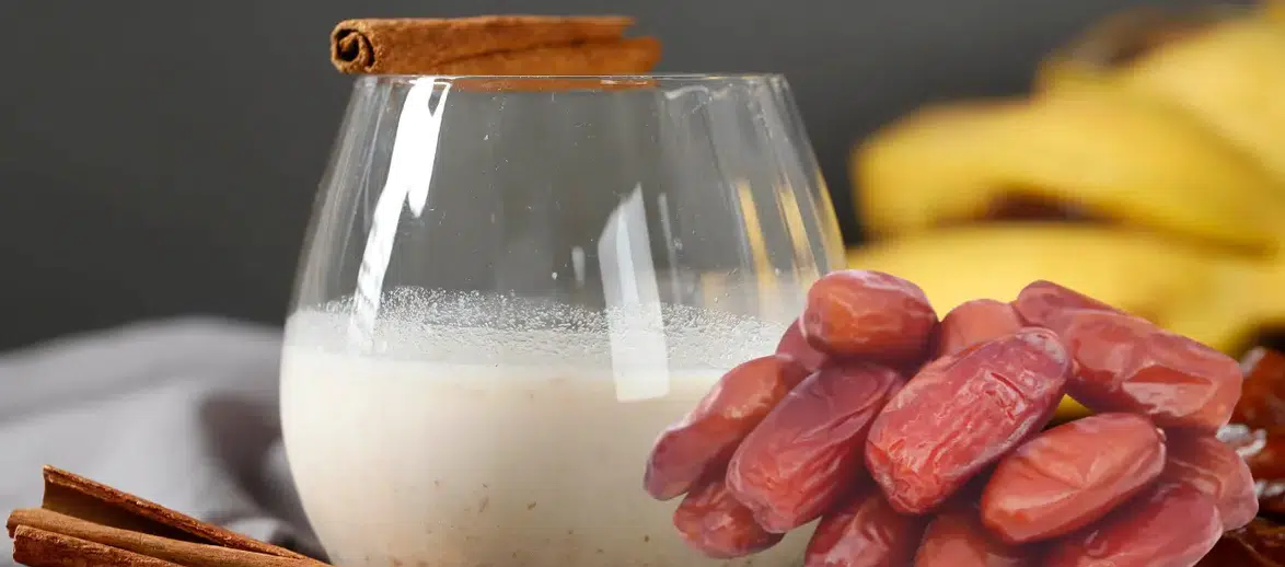 3 Günde 3 Kilo Verdiriyor! Karnı Düzleştiren Hurmalı Yoğurt Kürü