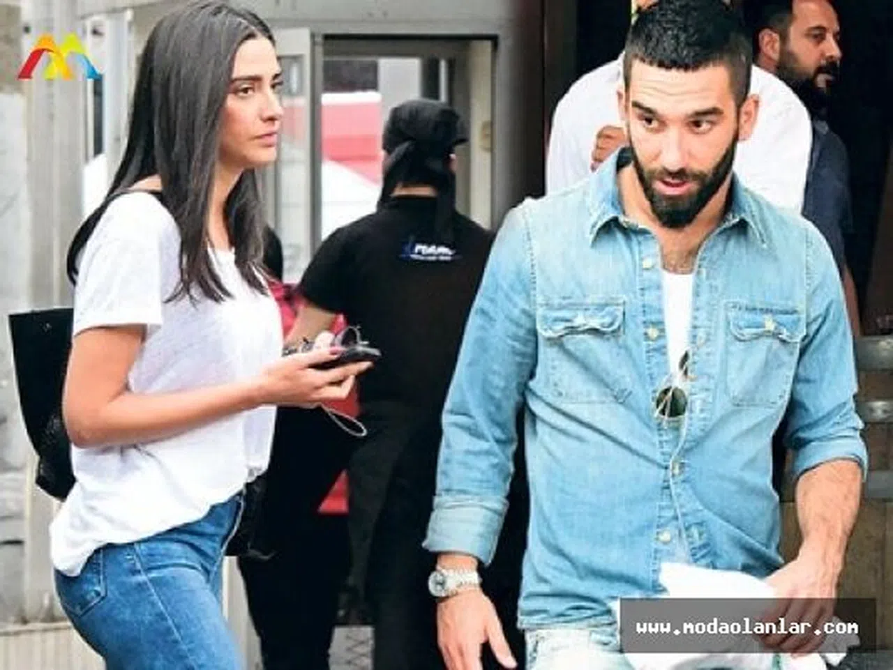 Arda Turan'dan Aslıhan Doğan'a Zeytin Dalı