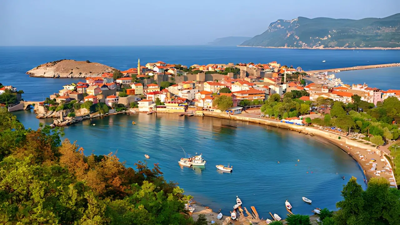 Karadeniz’in Sessiz Güzeli, Amasra’da Tarihle Dinlenin