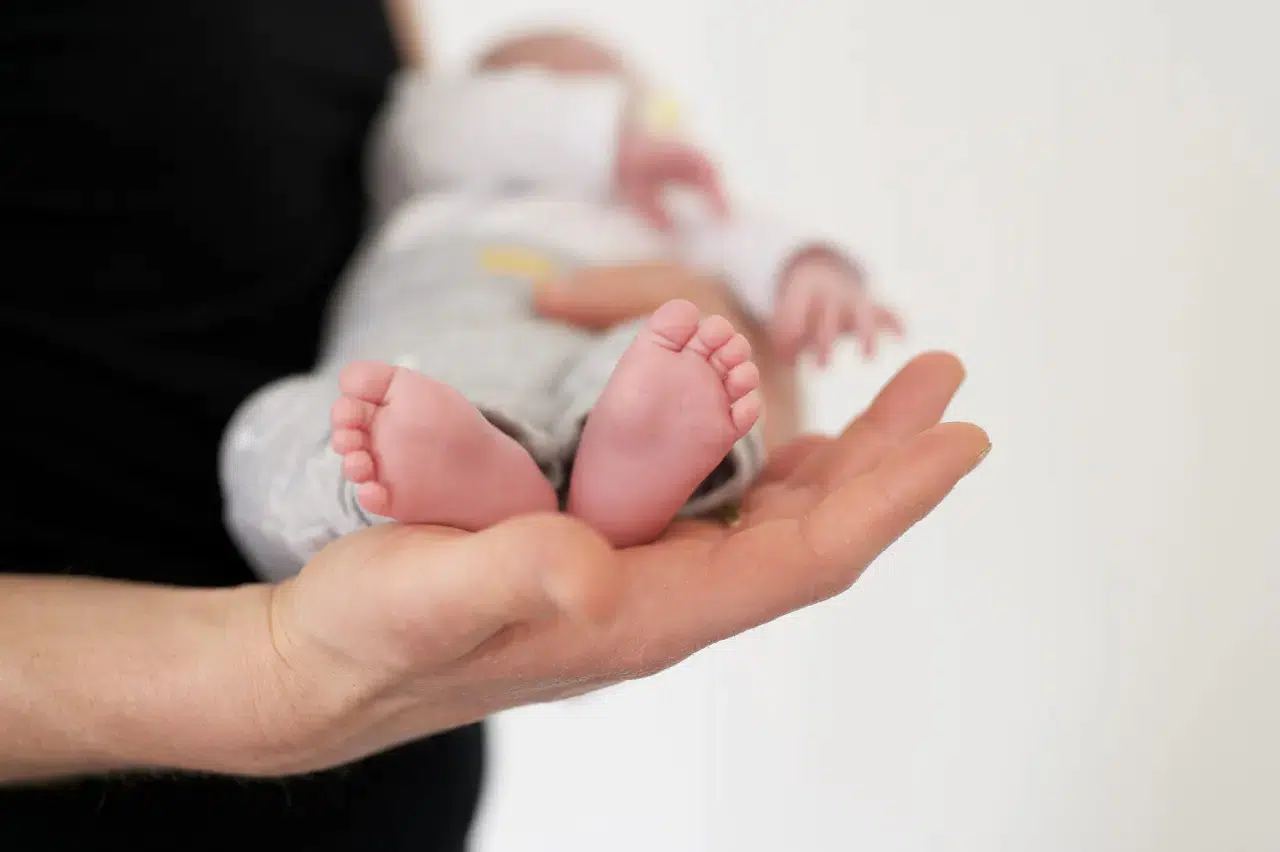 Yeni Doğan Bebek Ne Zaman ve Nasıl Uyandırılmalı? Uzmanlara Göre En Etkili Yöntemler