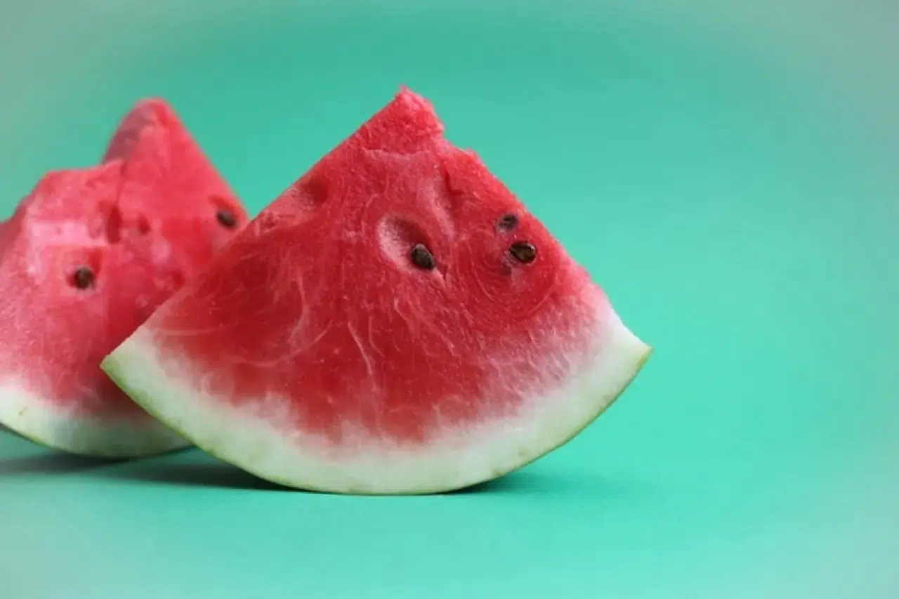 Kesilmiş Karpuz Günlerce Taptaze! İşte Püf Noktaları