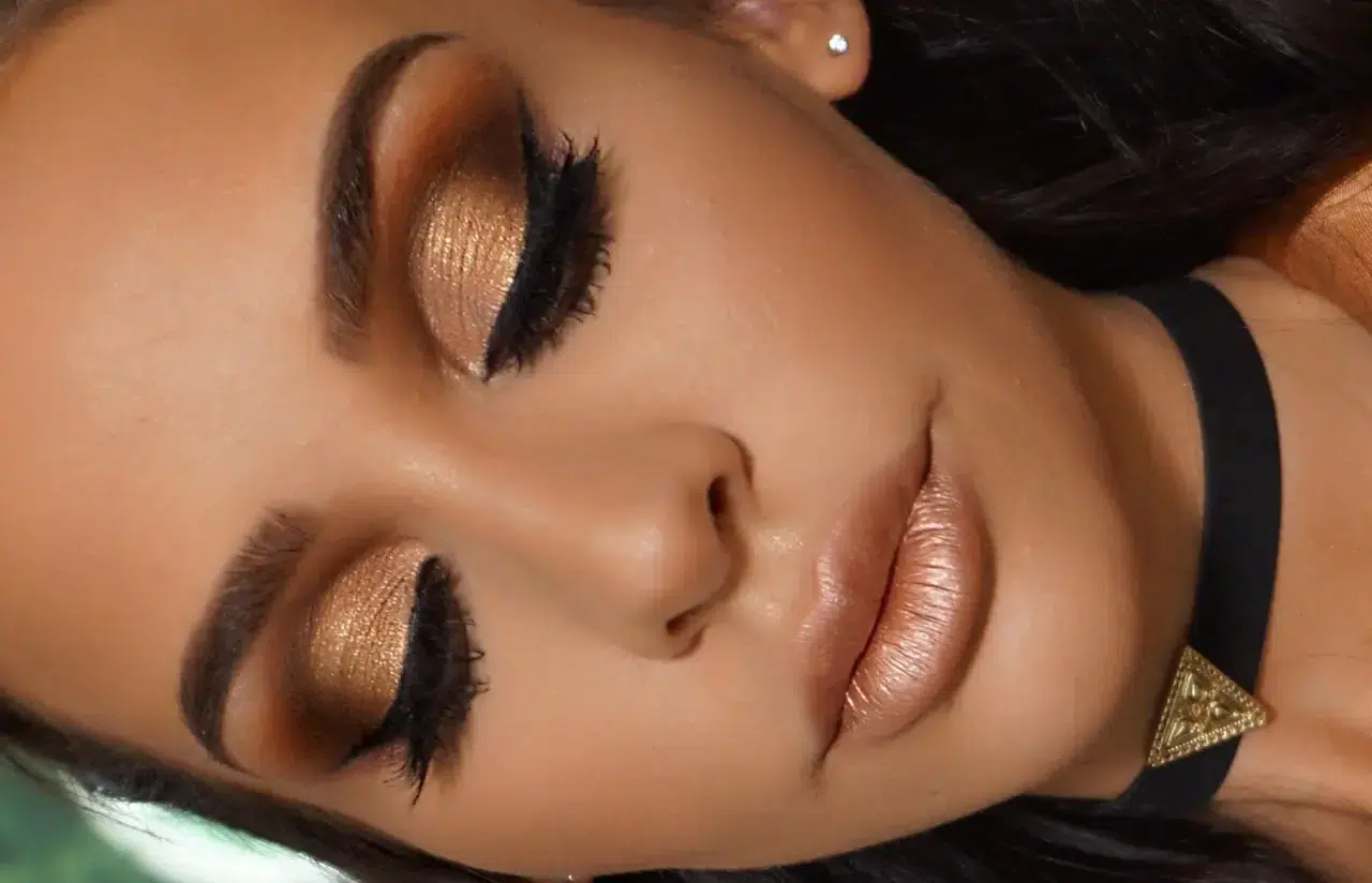 Esmerlere Özel Makyaj Rehberi, Teninize Ten Katacak Renkler Burada!