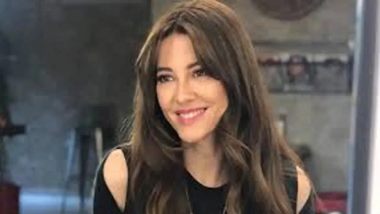 Başak Dizer Kimdir? Kıvanç Tatlıtuğ'un Eşi Başak Dizer Hakkında Bilgiler