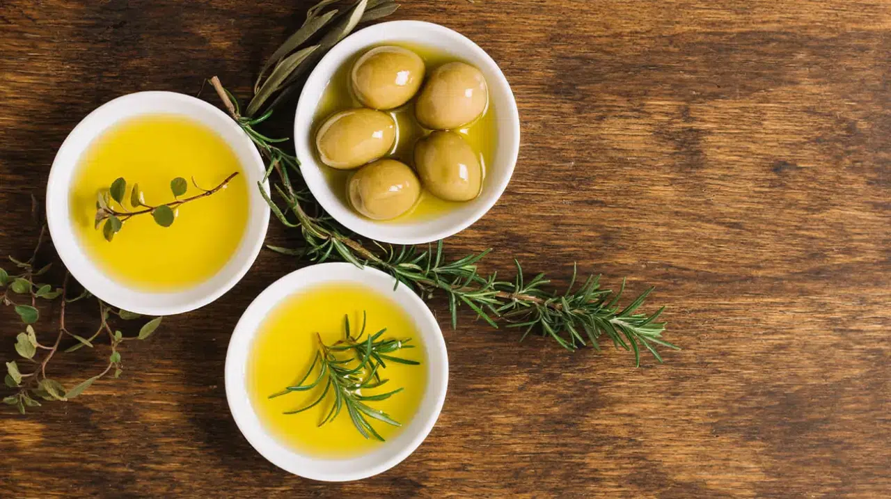 Zeytinyağının Rengindeki Sır: Gerçek ve Kaliteliyi Ayırt Etmenin Yolları