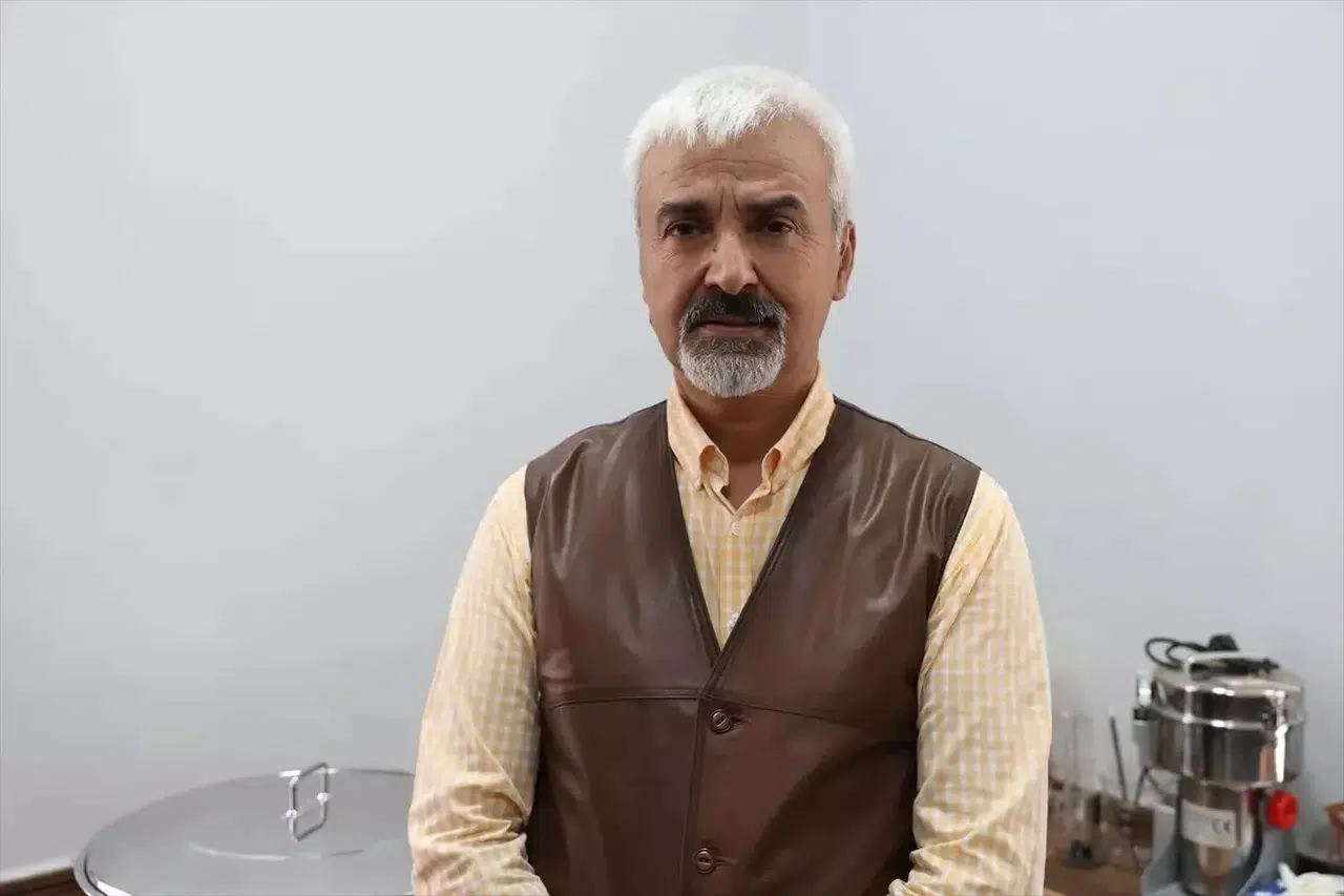 Efsane Renk Edirne Kırmızısı Usta Ellerle Moda Ürünlerine Dönüşüyor