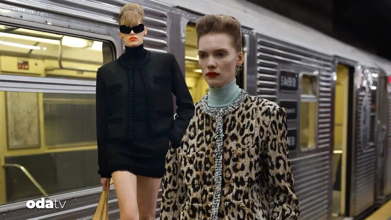 Metro İstasyonu Podyuma Dönüştü: Moda Dünyası Bu Defileyi Konuşuyor