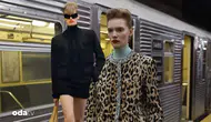 Metro İstasyonu Podyuma Dönüştü: Moda Dünyası Bu Defileyi Konuşuyor