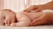 Bebek Bakımında Büyük Hatalar! Şekerli Su, Tuz ve Zeytinyağına Dikkat!