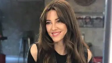 Başak Dizer Kimdir? Kıvanç Tatlıtuğ'un Eşi Başak Dizer Hakkında Bilgiler