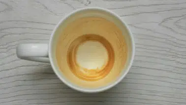 İnatçı Kahve Lekesinin İzi Bile Kalmıyor! Beş Yöntem Test Edildi, En Etkilisi Belli Oldu