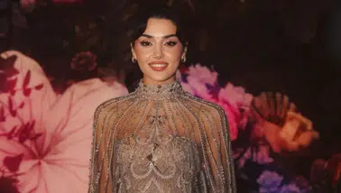 Hande Erçel Paris Moda Haftası'nda!