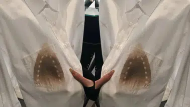 Ütü yanığı baskılı gömlek neden bu kadar dikkat çekti?