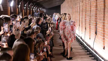 Emre Erdemoğlu, Moskova Moda Haftası'nda 'No Apologies' Koleksiyonu ile Podyuma Çıkıyor