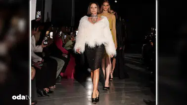 Müzikten Mankenliğe Geçiş: Zeynep Bastık Paris Moda Haftası'nda Podyumda