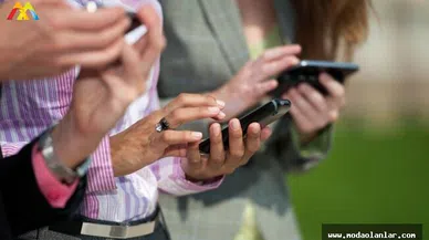 Cep Telefonunun Gözlere Verdiği Zararları Engellemek İçin...