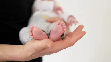 Yeni Doğan Bebek Ne Zaman ve Nasıl Uyandırılmalı? Uzmanlara Göre En Etkili Yöntemler