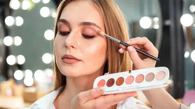 Göz Makyajı Temizliği: Sadece Estetik Değil, Sağlık Meselesi