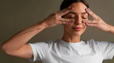 Estetik masraflarına son! Yüz yogasıyla genç kalmanın püf noktası