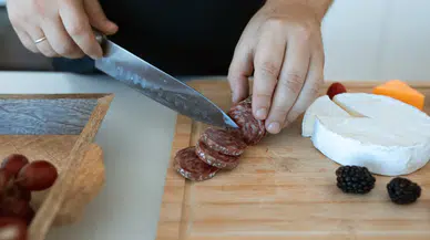 Bıçaklarınız Kolay mı Köreliyor? Tek Hamlede Bileyleme ve Doğru Yıkama İçin Bilmeniz Gereken Her Şey