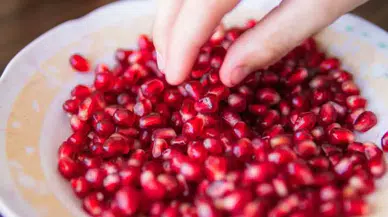 Nar Alırken Bu 5 Detaya Dikkat! İçten Çürümüş Narları Anlamanın Pratik Yolları