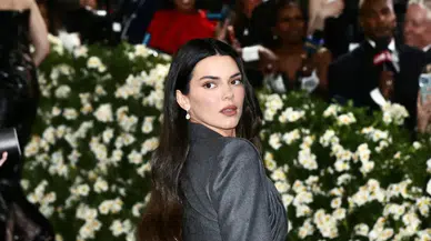 Kendall Jenner'dan Edebiyat Paylaşımı: Kürk Mantolu Madonna