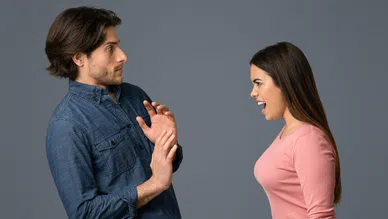 Beden dili ilişkilerde güveni, yakınlığı yansıtıyor