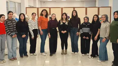 Geri Dönüşüm Malzemeleriyle Tasarlanan Giysiler Sergilendi