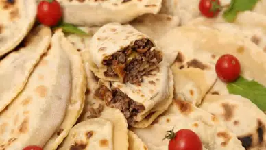 Eltileri Birbirine Düşüren Tarif: Gaziantep Usulü Zeytinli Börek