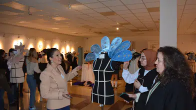 Ege Üniversitesi'nde Moda Tasarım Öğrencileri Atık Kumaşları Sanata Dönüştürdü