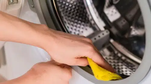 Çamaşır Makinesindeki Küfe ve Kokuya Son: Bulaşık Tabletiyle Derin Temizlik Yöntemi