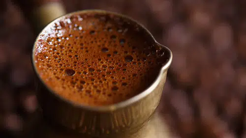 Kahve Her Dilde Neden Aynı? Tek Bir Kelimenin Küresel Yolculuğu!