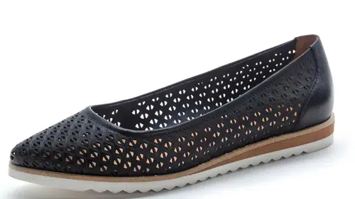 2026 Modasında File ve İçi Görünen Ayakkabılar Öne Çıkıyor