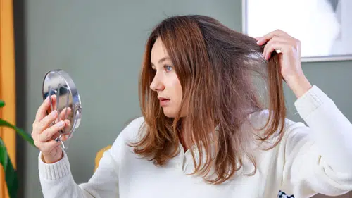 Evde Saç Cilası Uygulaması ile Kuaför Giderken Tasarruf Etmek Mümkün Mü?