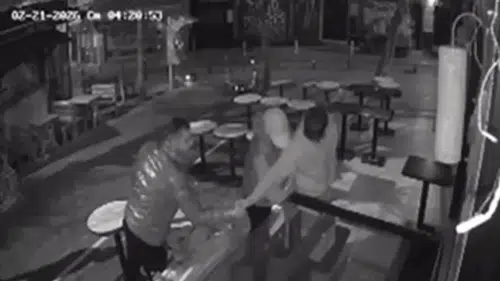 Kadıköy Moda'da Kafe Önüne Bırakılan Çilekler Neden Çalındı?