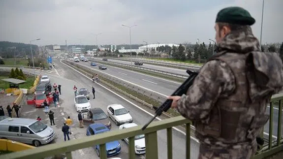 İSTANBUL'DA ŞOK OPERASYON... İSTANBUL'A GİRİŞ ÇIKIŞLAR KAPATILDI...OPERASYONA 1000 POLİS KATILDI...