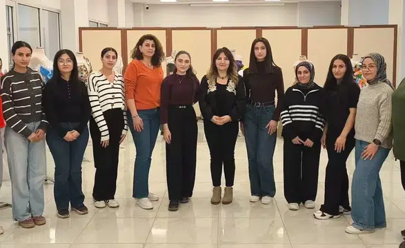 Geri Dönüşüm Malzemeleriyle Tasarlanan Giysiler Sergilendi