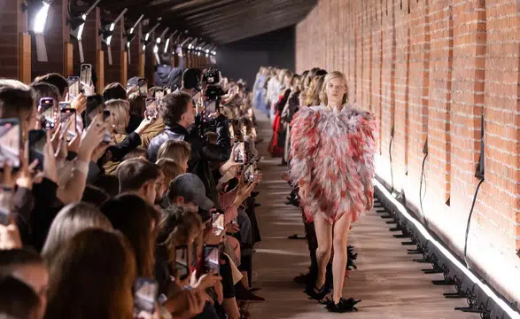 Emre Erdemoğlu, Moskova Moda Haftası ile uluslararası moda sahnesinde nasıl yer alıyor?