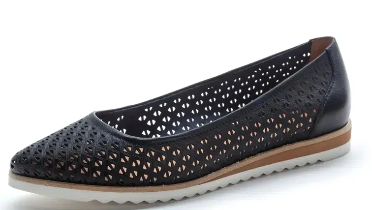 2026 Modasında File ve İçi Görünen Ayakkabılar Öne Çıkıyor