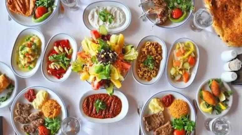 Misafir sofralarında yapılmaması gereken en büyük yanlış