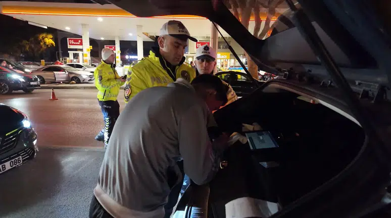 Kadıköy'de gerçekleştirilen denetimlerde 1.2 milyon TL ceza kesildi, 159 araç trafikten men edildi