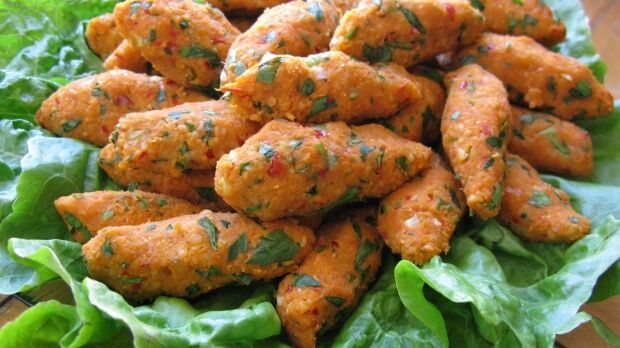 Mercimekli Çiğ Köfte Tarifi 6